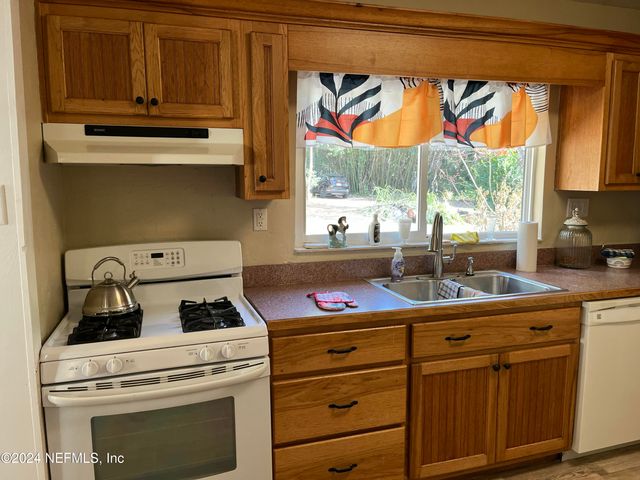 714 HUNTER Avenue, Crescent City, FL 32112