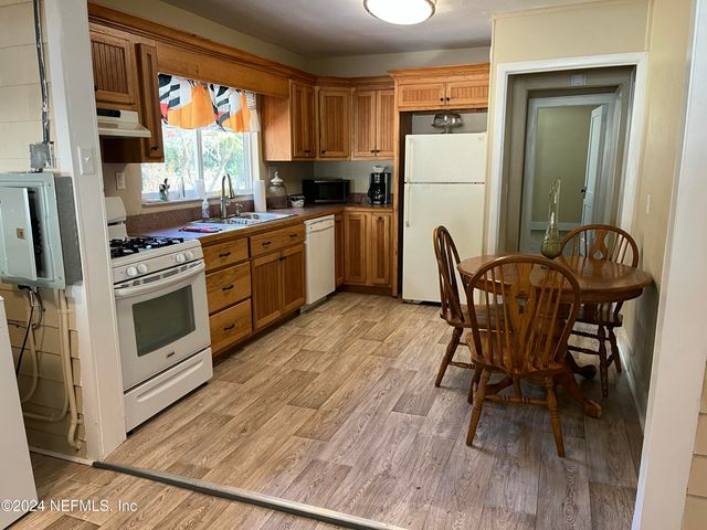 714 HUNTER Avenue, Crescent City, FL 32112
