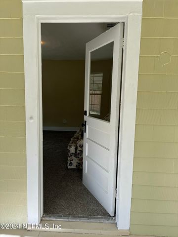 714 HUNTER Avenue, Crescent City, FL 32112