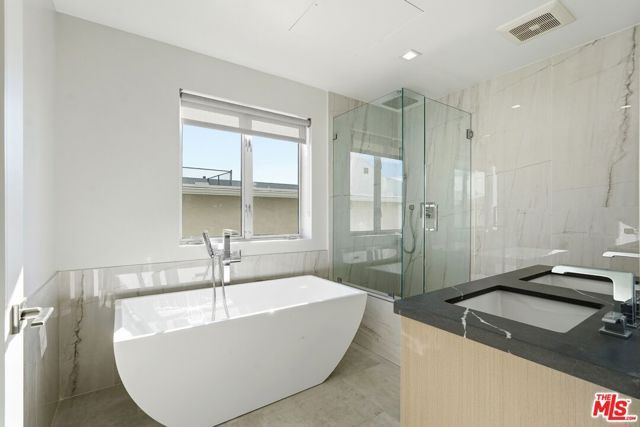 1006 Hancock Avenue B, West Hollywood, CA 90069