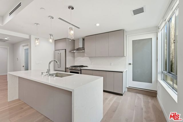 1006 Hancock Avenue B, West Hollywood, CA 90069