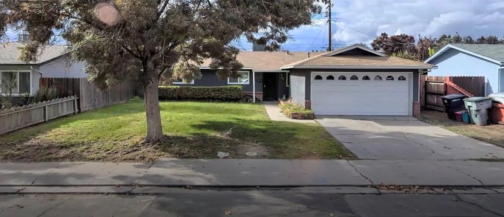 900 Snead Dr, Modesto, CA 95351