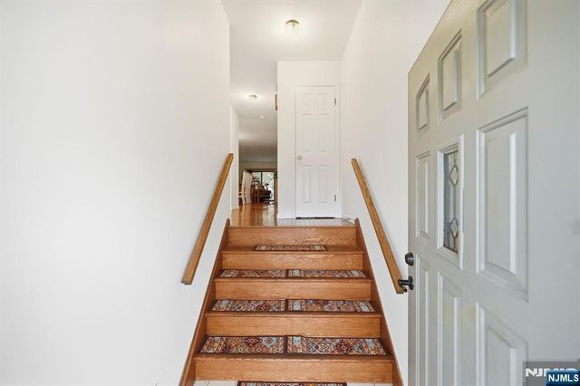 5 Mountain Ridge Road, Bloomingdale, NJ 07403