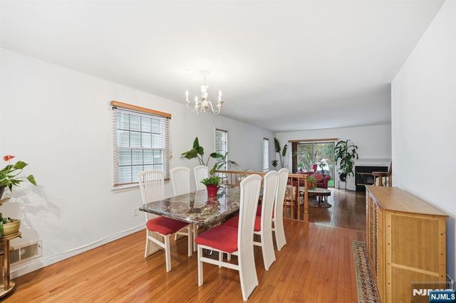 5 Mountain Ridge Road, Bloomingdale, NJ 07403