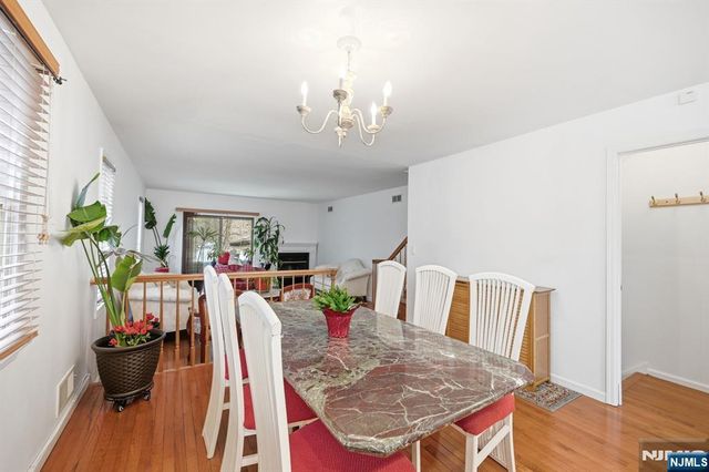 5 Mountain Ridge Road, Bloomingdale, NJ 07403