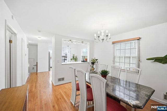 5 Mountain Ridge Road, Bloomingdale, NJ 07403