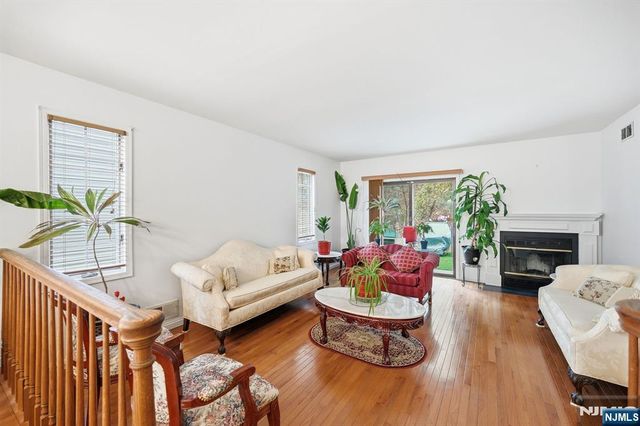 5 Mountain Ridge Road, Bloomingdale, NJ 07403