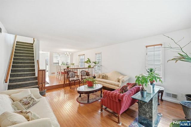 5 Mountain Ridge Road, Bloomingdale, NJ 07403