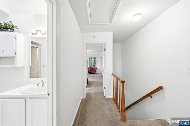 5 Mountain Ridge Road, Bloomingdale, NJ 07403