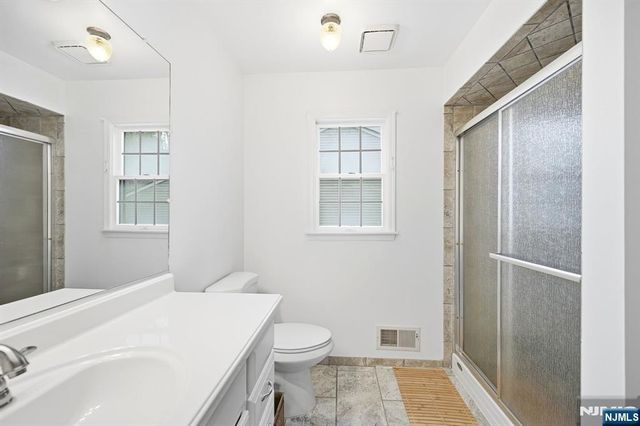 5 Mountain Ridge Road, Bloomingdale, NJ 07403