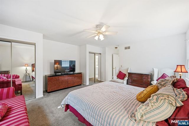 5 Mountain Ridge Road, Bloomingdale, NJ 07403