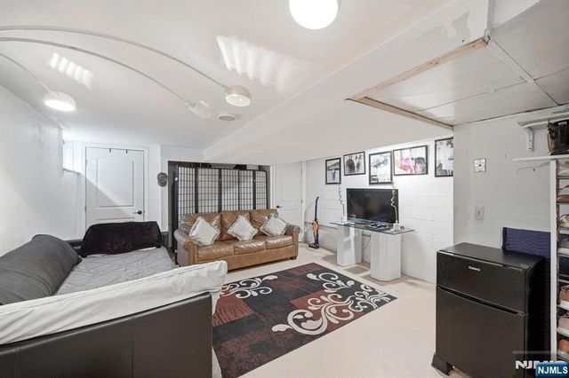 5 Mountain Ridge Road, Bloomingdale, NJ 07403