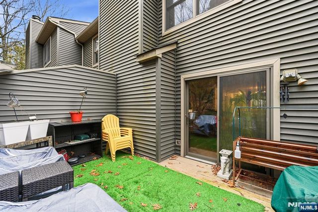 5 Mountain Ridge Road, Bloomingdale, NJ 07403