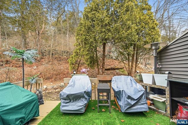 5 Mountain Ridge Road, Bloomingdale, NJ 07403