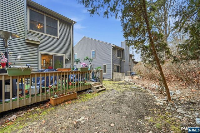 5 Mountain Ridge Road, Bloomingdale, NJ 07403