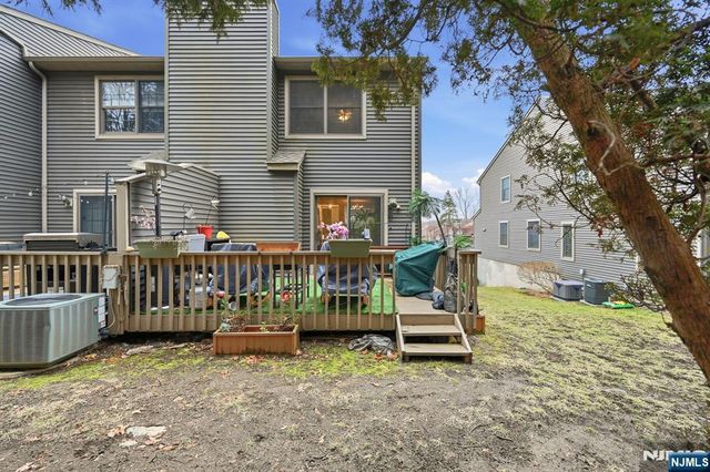 5 Mountain Ridge Road, Bloomingdale, NJ 07403