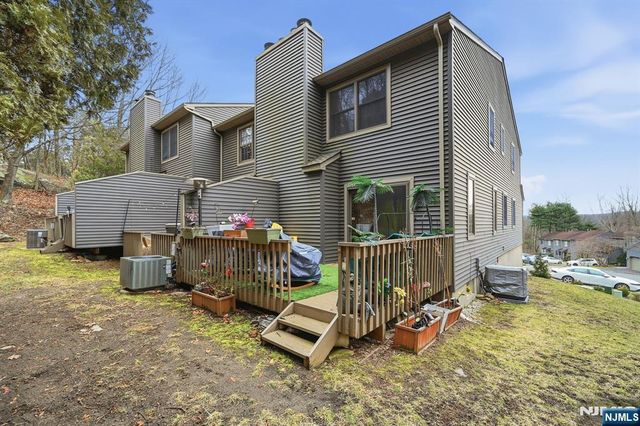 5 Mountain Ridge Road, Bloomingdale, NJ 07403