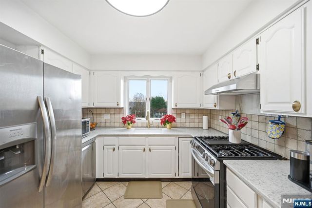 5 Mountain Ridge Road, Bloomingdale, NJ 07403