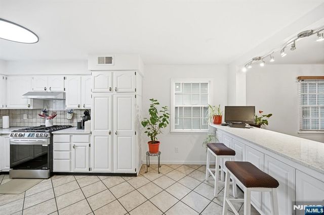 5 Mountain Ridge Road, Bloomingdale, NJ 07403