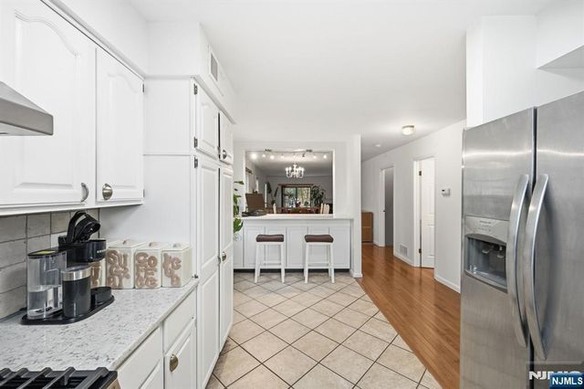 5 Mountain Ridge Road, Bloomingdale, NJ 07403