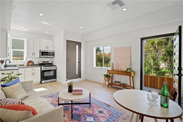 3334 Madera Avenue, Los Angeles, CA 90039