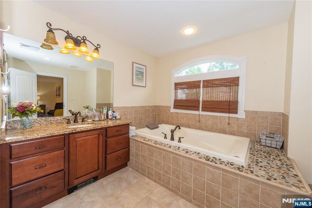 4 Kingsberry Avenue, Westwood, NJ 07675