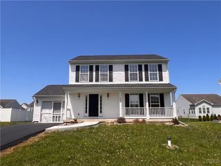 5499 Ravensthorpe, Clay, NY 13041
