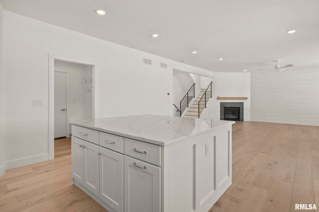 6574 Pelican Street, Bettendorf, IA 52722