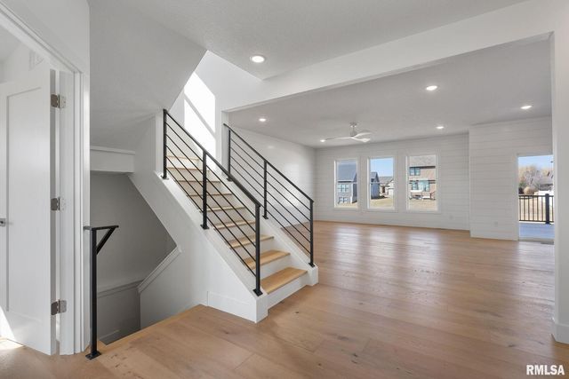 6574 Pelican Street, Bettendorf, IA 52722