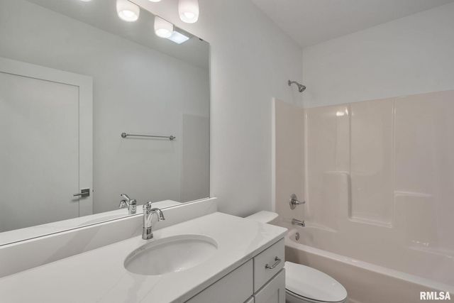 6574 Pelican Street, Bettendorf, IA 52722