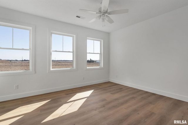 6574 Pelican Street, Bettendorf, IA 52722