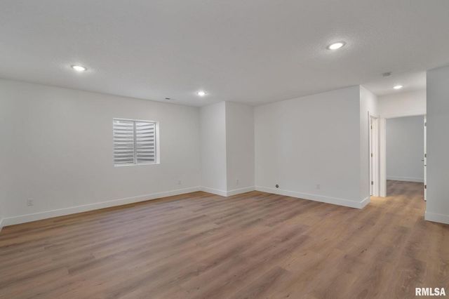 6574 Pelican Street, Bettendorf, IA 52722