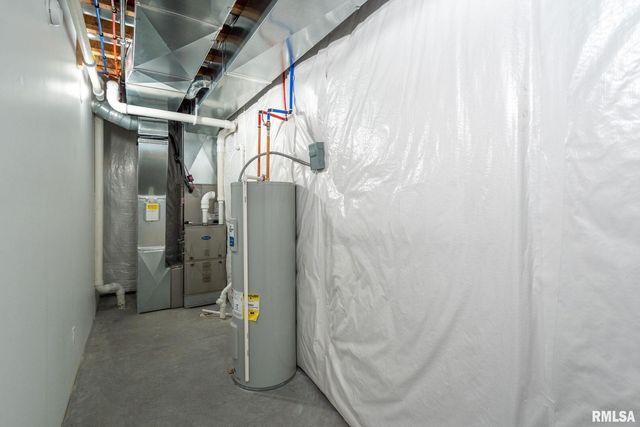 6574 Pelican Street, Bettendorf, IA 52722