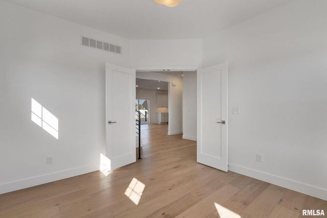 6574 Pelican Street, Bettendorf, IA 52722