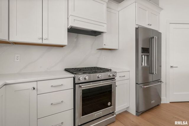 6574 Pelican Street, Bettendorf, IA 52722