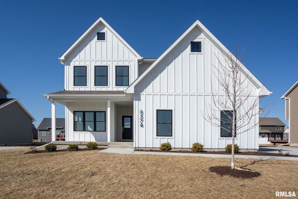 6574 Pelican Street, Bettendorf, IA 52722