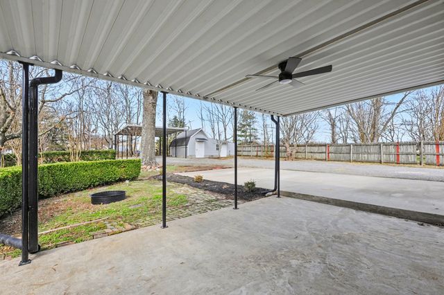 104 N Hillwood Cir, Greenbrier, TN 37073