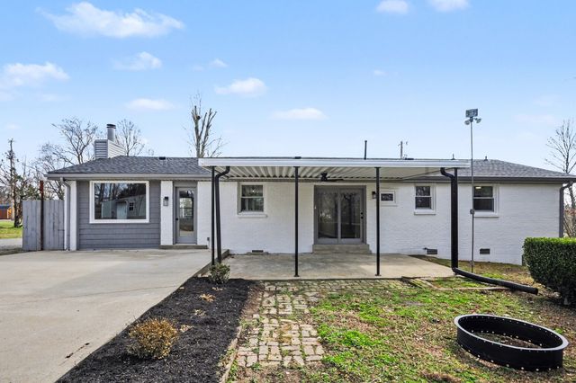 104 N Hillwood Cir, Greenbrier, TN 37073