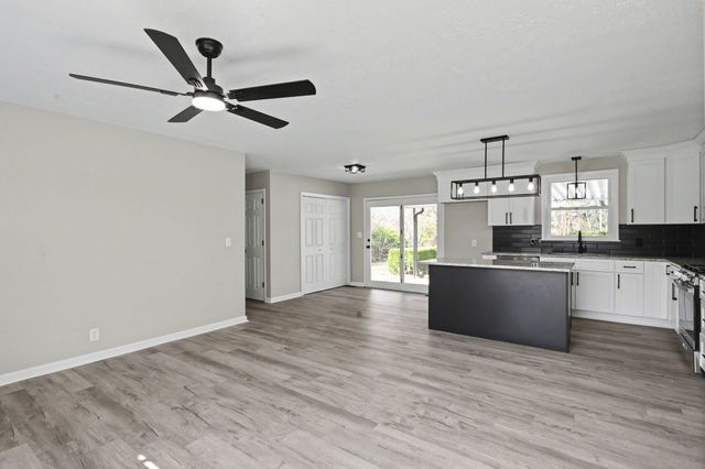 104 N Hillwood Cir, Greenbrier, TN 37073