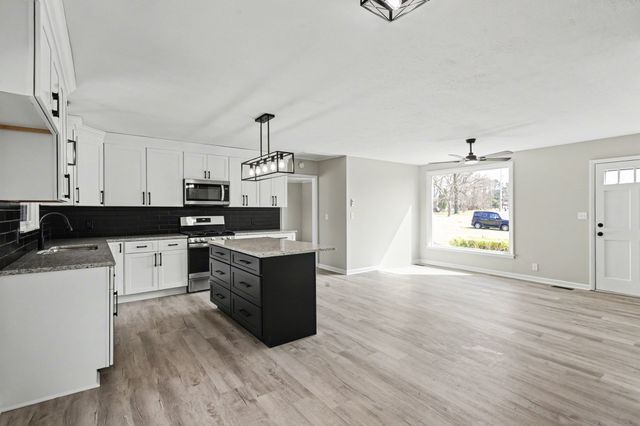 104 N Hillwood Cir, Greenbrier, TN 37073