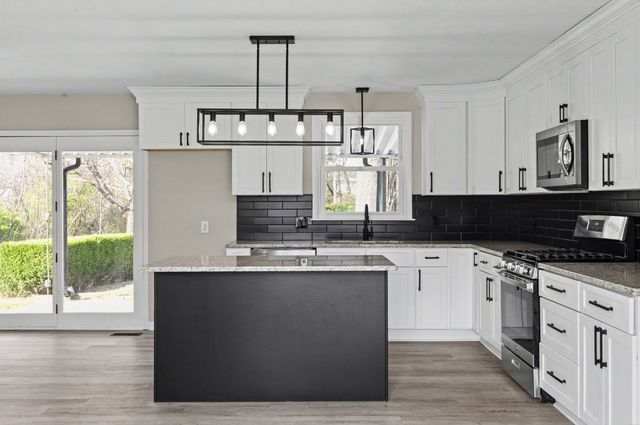 104 N Hillwood Cir, Greenbrier, TN 37073