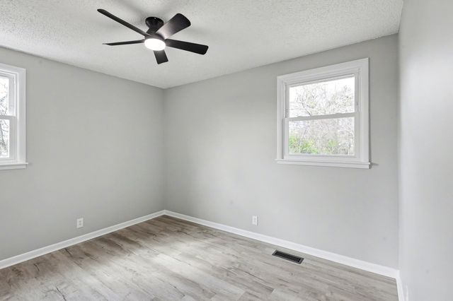 104 N Hillwood Cir, Greenbrier, TN 37073