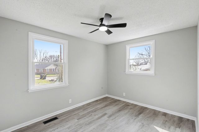 104 N Hillwood Cir, Greenbrier, TN 37073