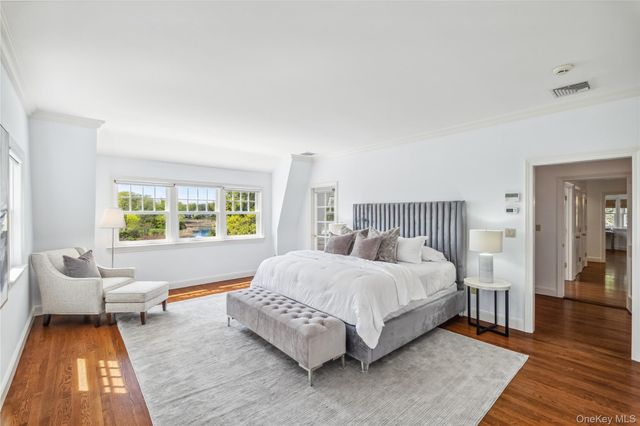 32 Pryer Lane, Larchmont, NY 10538