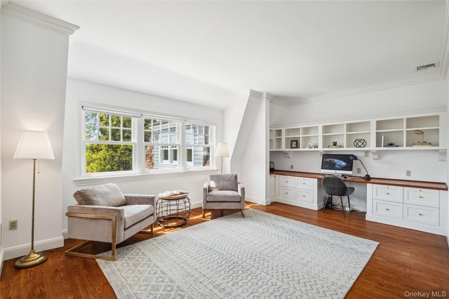 32 Pryer Lane, Larchmont, NY 10538