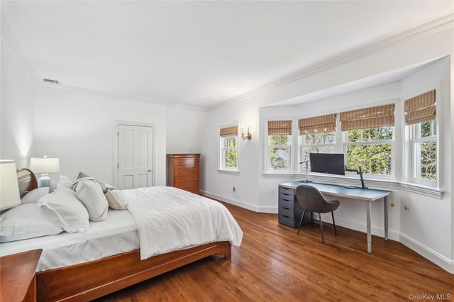 32 Pryer Lane, Larchmont, NY 10538