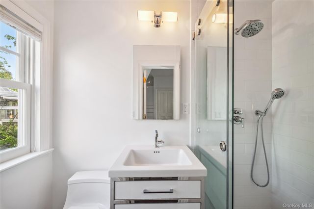 32 Pryer Lane, Larchmont, NY 10538