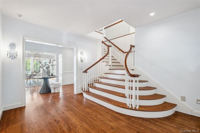 32 Pryer Lane, Larchmont, NY 10538