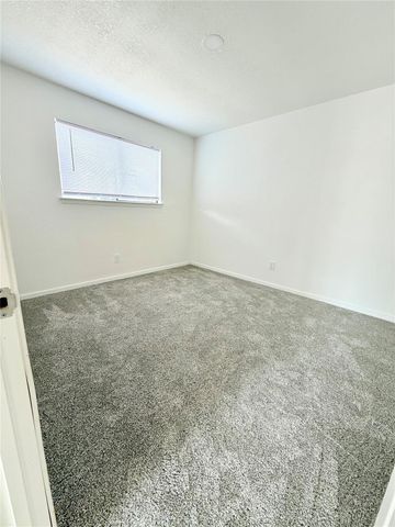 1504 Parkview LN, San Marcos, TX 78666