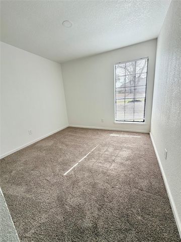 1504 Parkview LN, San Marcos, TX 78666